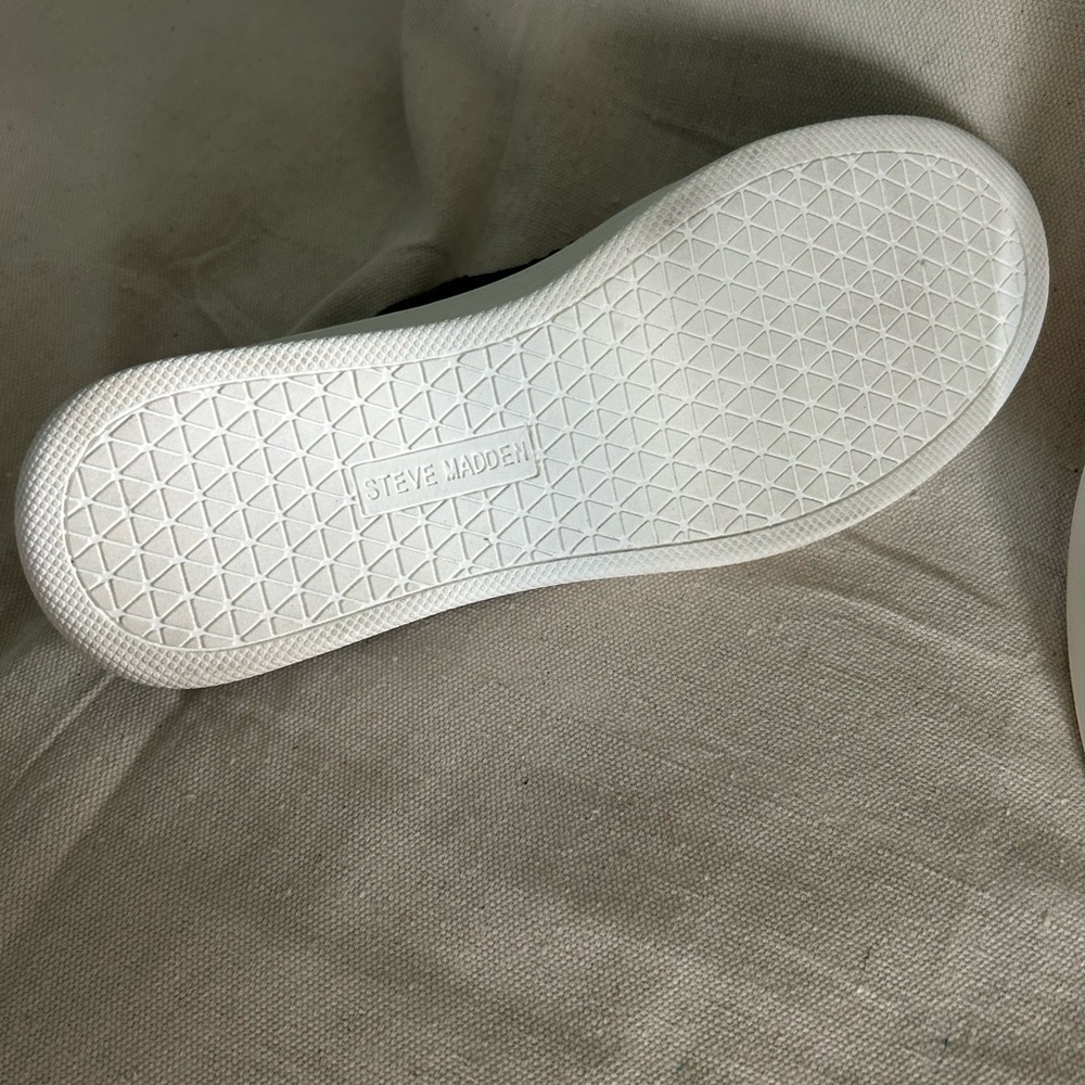 Black Steve Madden shoes 8.5 - Picture 6 of 6